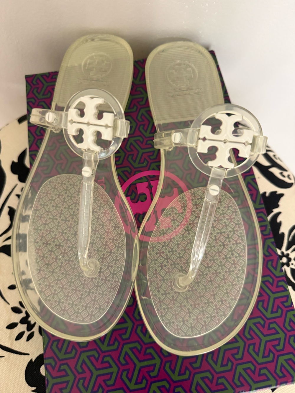Clear Jelly Logo Sandals in Transparent with Pink & Green Box